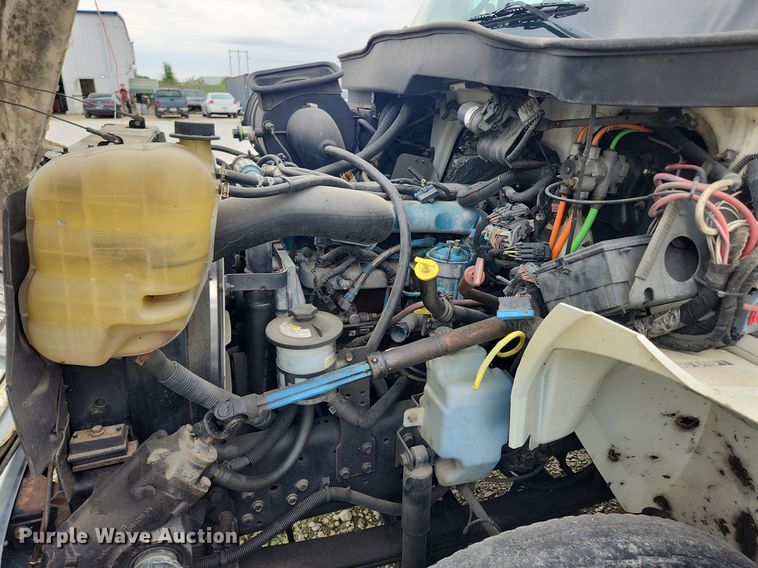 image for item LX9616 2007 International 4400  box truck