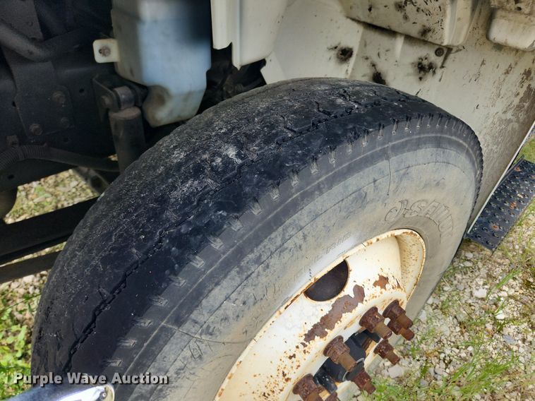 image for item LX9616 2007 International 4400  box truck