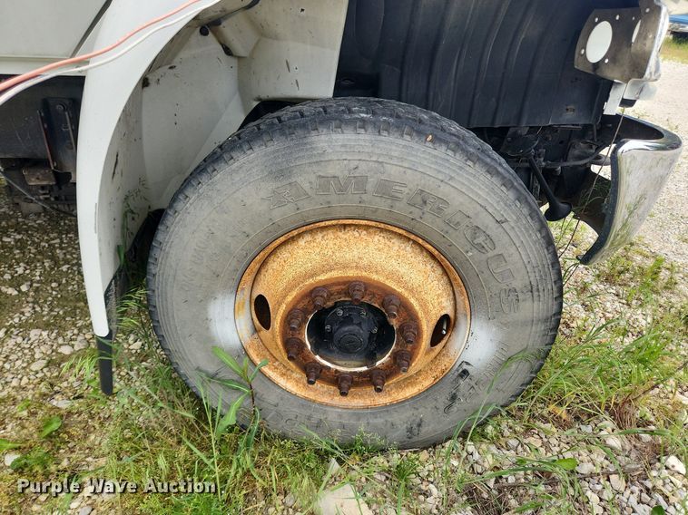 image for item LX9616 2007 International 4400  box truck