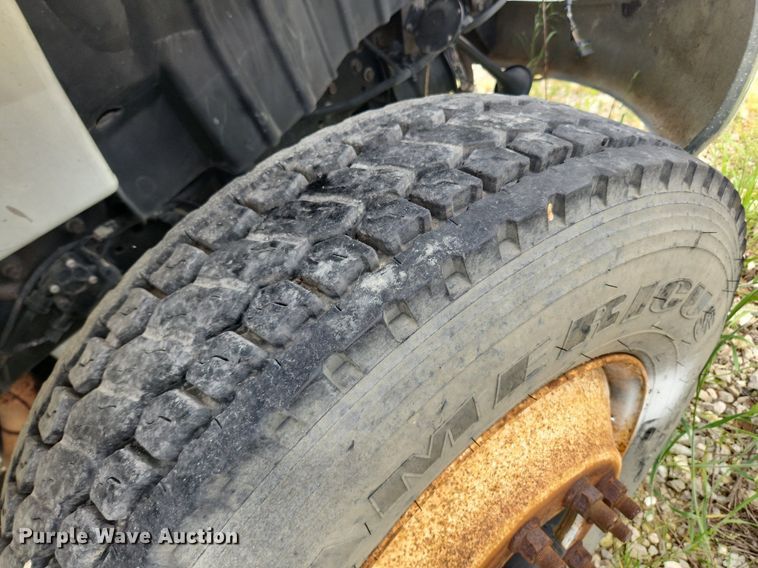 image for item LX9616 2007 International 4400  box truck