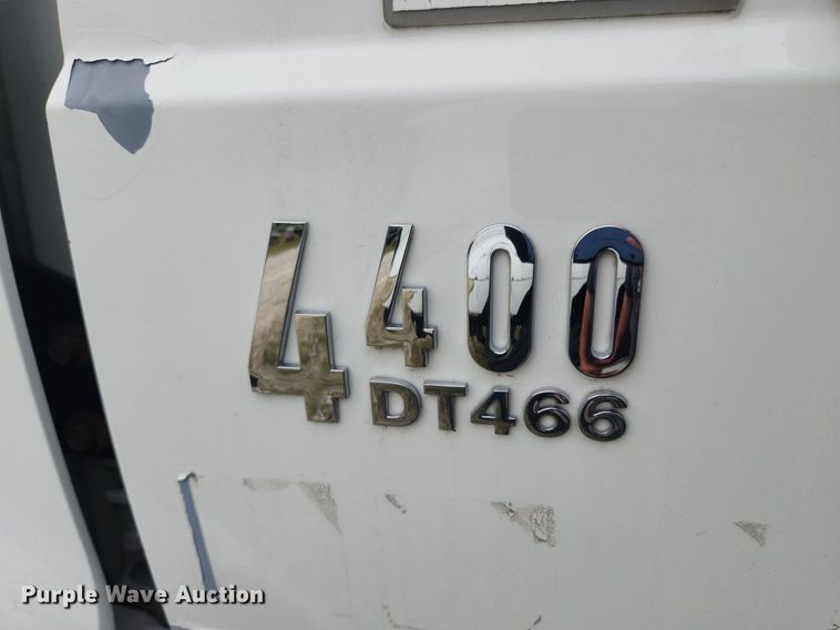 image for item LX9616 2007 International 4400  box truck