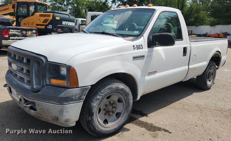 image for item LX9640 2005 Ford F250 Super Duty XL  pickup truck