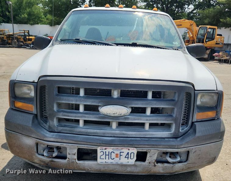 image for item LX9640 2005 Ford F250 Super Duty XL  pickup truck