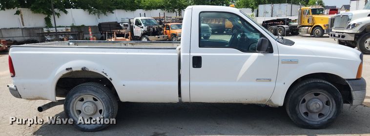 image for item LX9640 2005 Ford F250 Super Duty XL  pickup truck