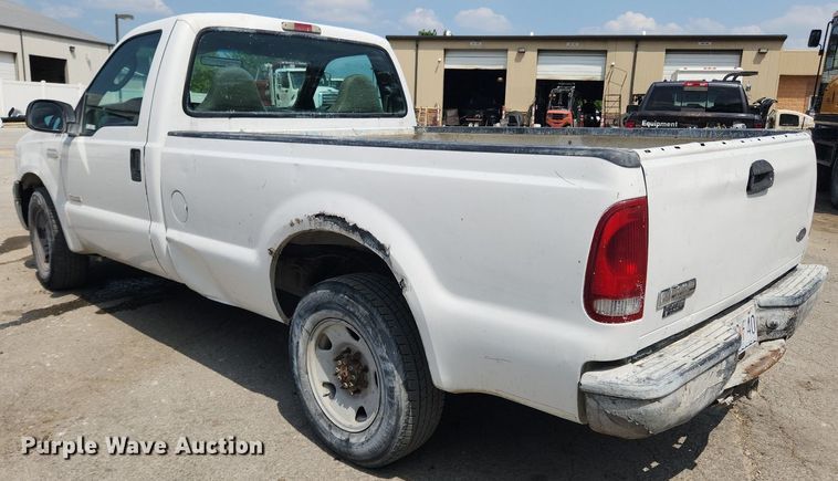 image for item LX9640 2005 Ford F250 Super Duty XL  pickup truck