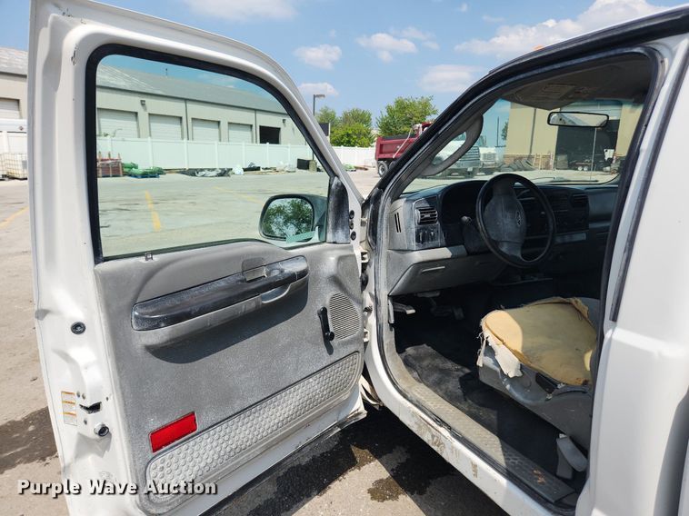 image for item LX9640 2005 Ford F250 Super Duty XL  pickup truck