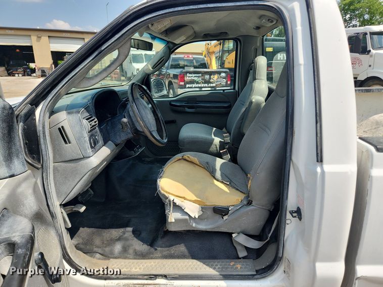 image for item LX9640 2005 Ford F250 Super Duty XL  pickup truck