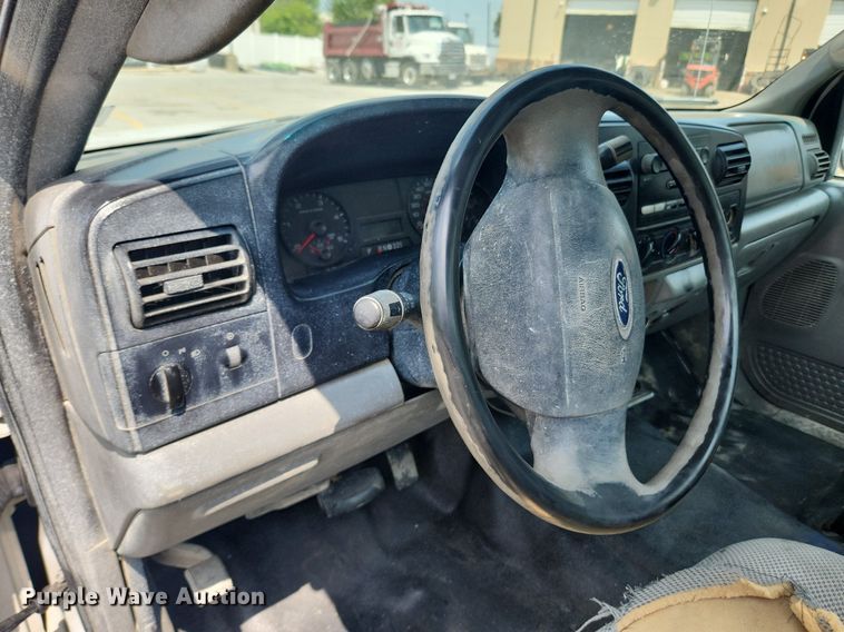 image for item LX9640 2005 Ford F250 Super Duty XL  pickup truck