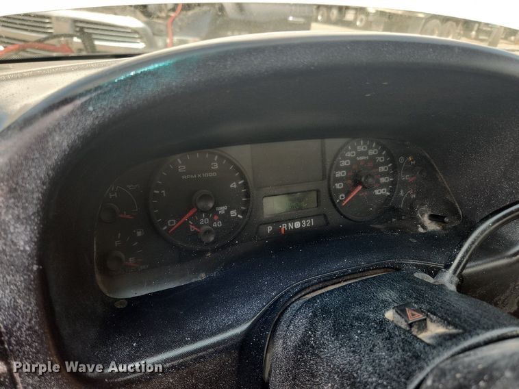 image for item LX9640 2005 Ford F250 Super Duty XL  pickup truck