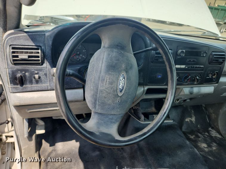 image for item LX9640 2005 Ford F250 Super Duty XL  pickup truck