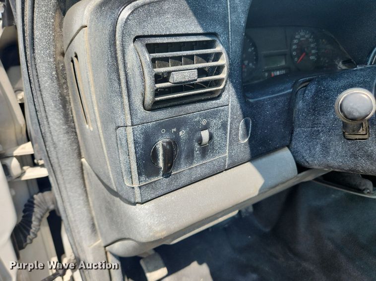 image for item LX9640 2005 Ford F250 Super Duty XL  pickup truck