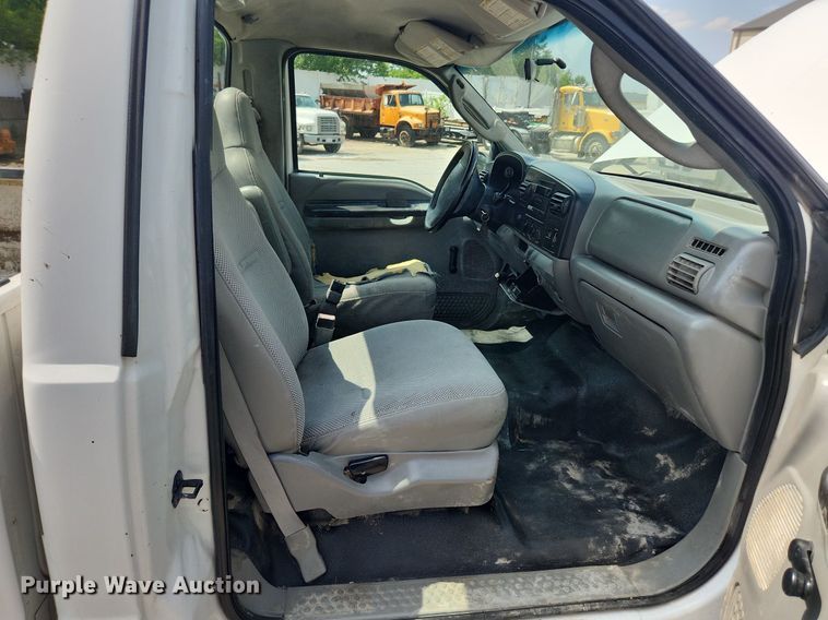 image for item LX9640 2005 Ford F250 Super Duty XL  pickup truck