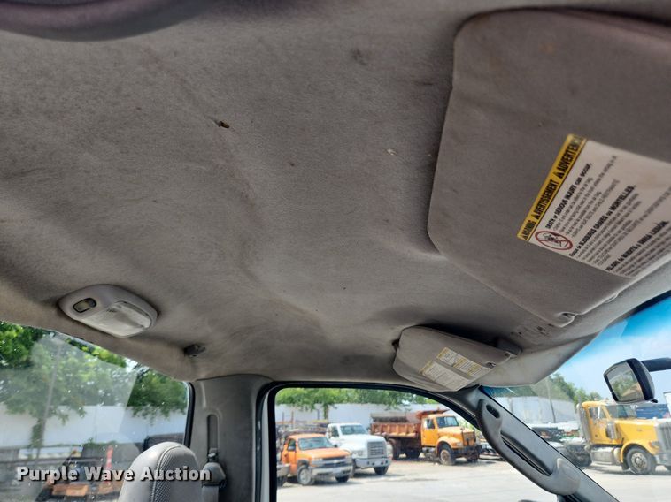 image for item LX9640 2005 Ford F250 Super Duty XL  pickup truck