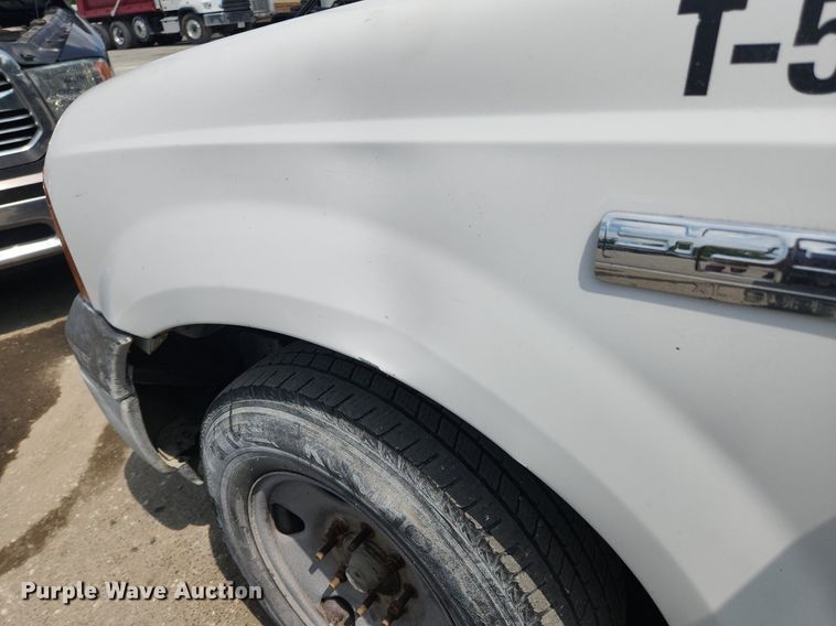 image for item LX9640 2005 Ford F250 Super Duty XL  pickup truck