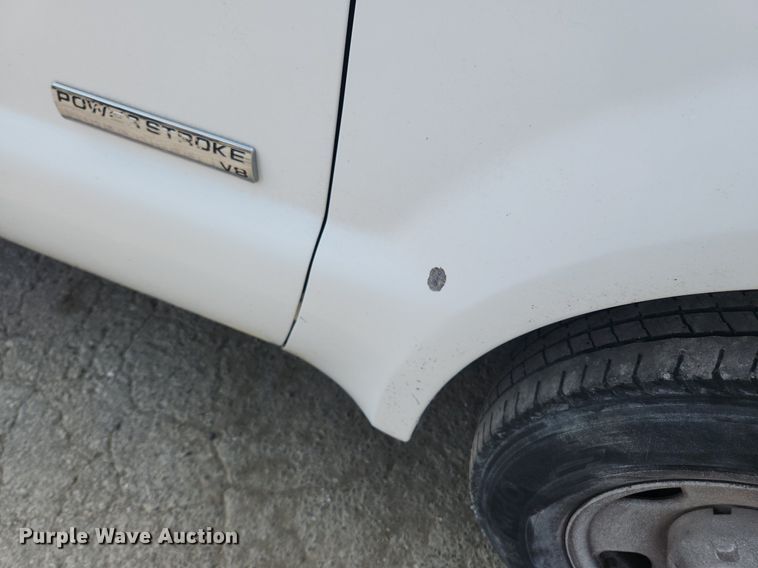 image for item LX9640 2005 Ford F250 Super Duty XL  pickup truck