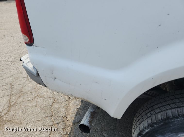 image for item LX9640 2005 Ford F250 Super Duty XL  pickup truck