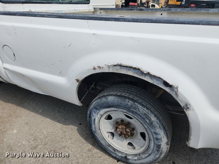 image for item LX9640 2005 Ford F250 Super Duty XL  pickup truck