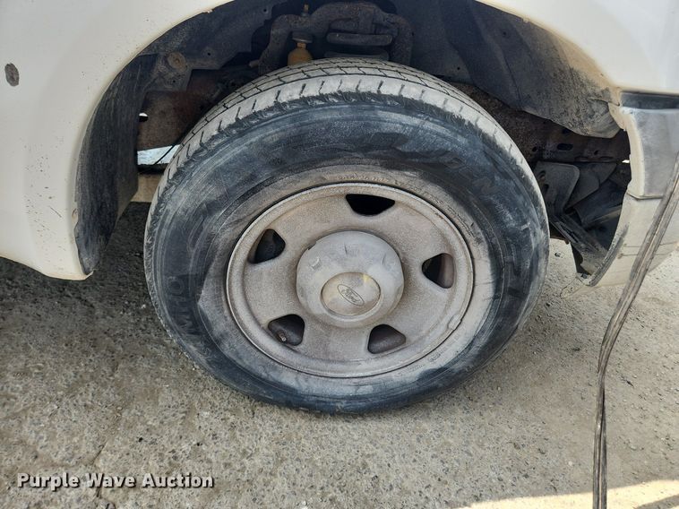 image for item LX9640 2005 Ford F250 Super Duty XL  pickup truck