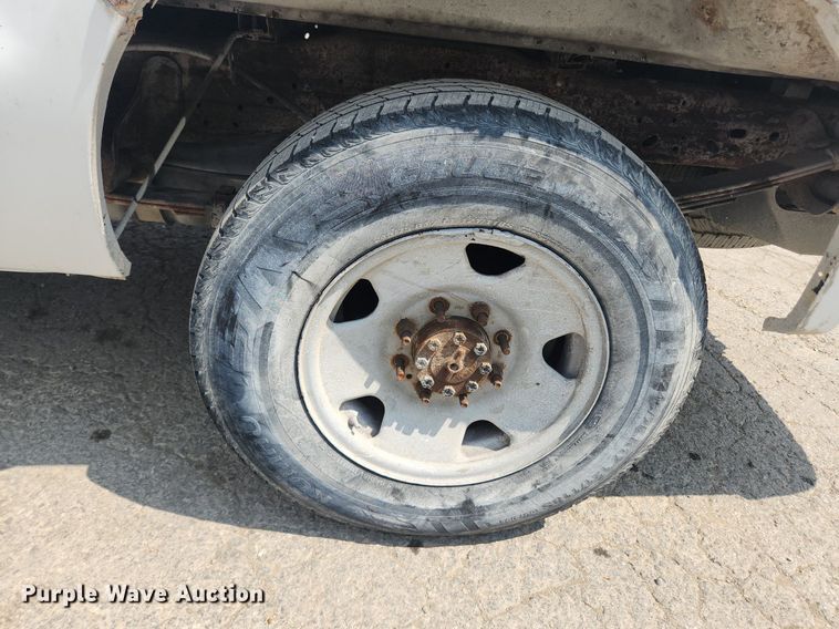 image for item LX9640 2005 Ford F250 Super Duty XL  pickup truck