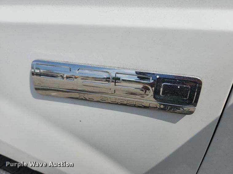 image for item LX9640 2005 Ford F250 Super Duty XL  pickup truck