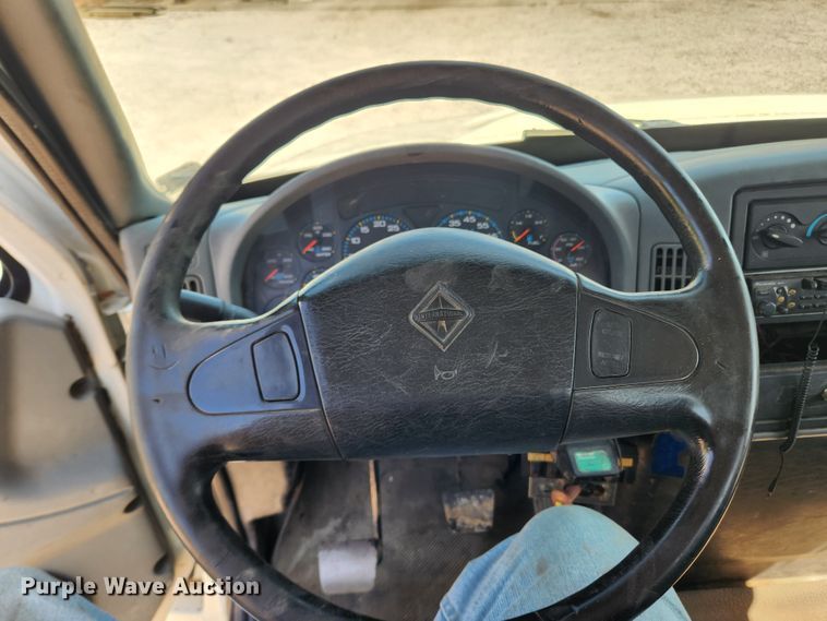 image for item LX9678 2003 International 4300  truck cab and chassis