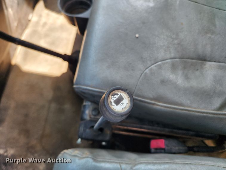 image for item LX9678 2003 International 4300  truck cab and chassis