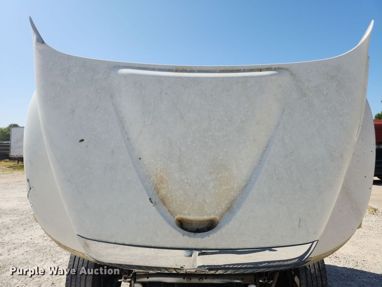 image for item LX9678 2003 International 4300  truck cab and chassis