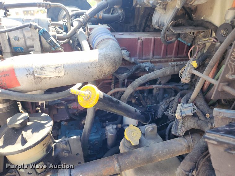 image for item LX9678 2003 International 4300  truck cab and chassis