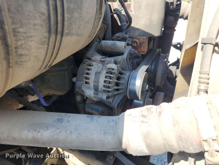 image for item LX9678 2003 International 4300  truck cab and chassis