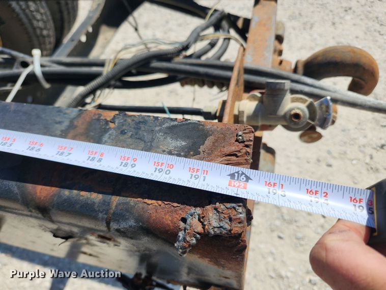 image for item LX9678 2003 International 4300  truck cab and chassis