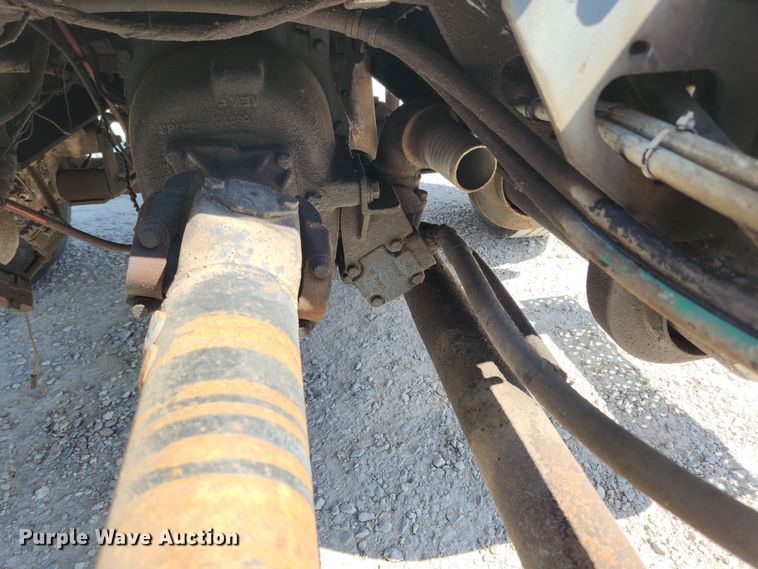 image for item LX9678 2003 International 4300  truck cab and chassis