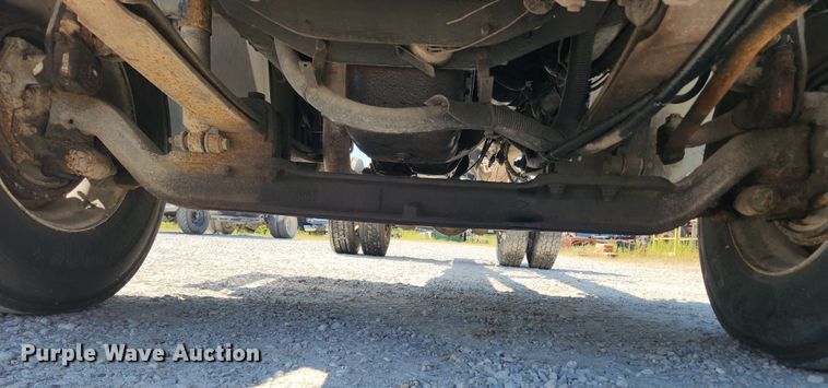 image for item LX9678 2003 International 4300  truck cab and chassis