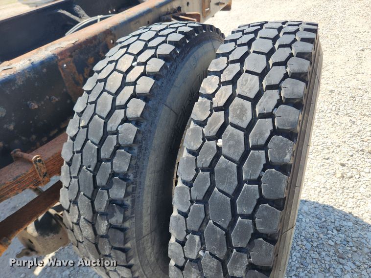 image for item LX9678 2003 International 4300  truck cab and chassis