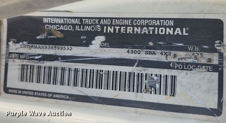image for item LX9678 2003 International 4300  truck cab and chassis