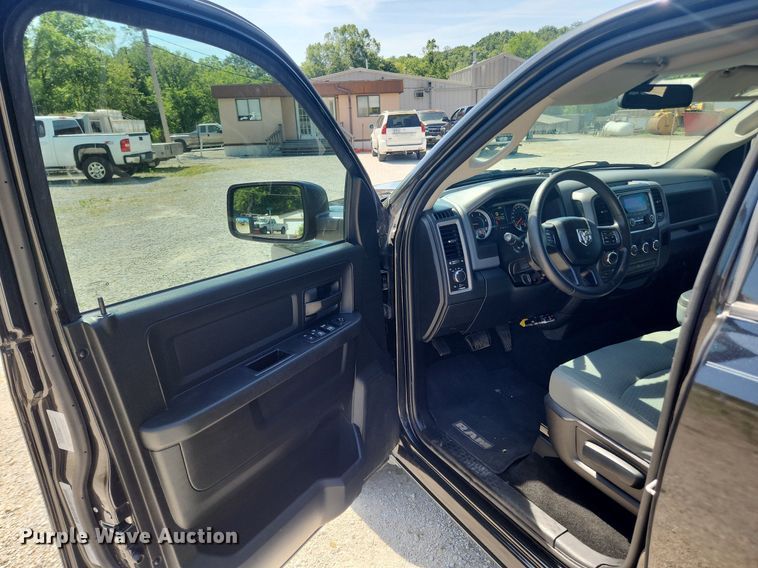 image for item LX9682 2016 Dodge Ram 1500  Crew Cab pickup truck