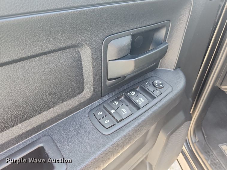 image for item LX9682 2016 Dodge Ram 1500  Crew Cab pickup truck