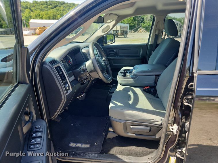 image for item LX9682 2016 Dodge Ram 1500  Crew Cab pickup truck