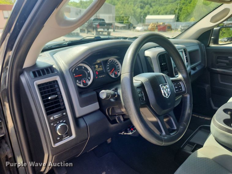 image for item LX9682 2016 Dodge Ram 1500  Crew Cab pickup truck