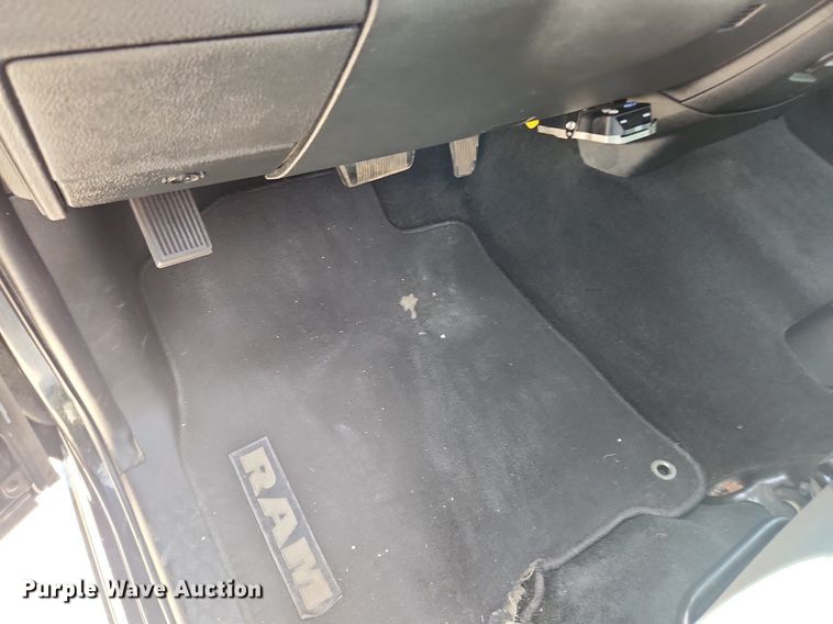 image for item LX9682 2016 Dodge Ram 1500  Crew Cab pickup truck