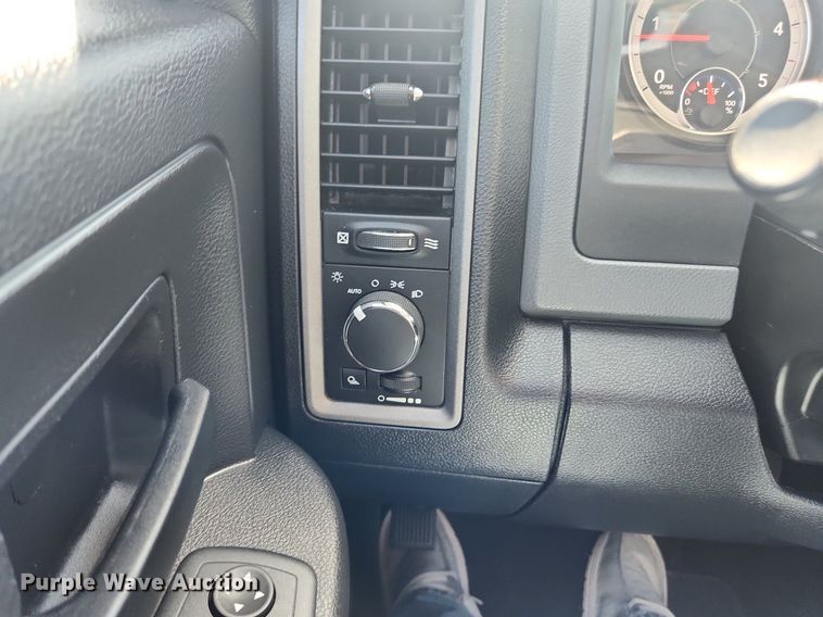 image for item LX9682 2016 Dodge Ram 1500  Crew Cab pickup truck