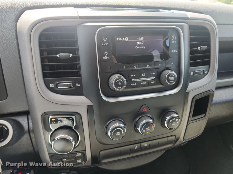 image for item LX9682 2016 Dodge Ram 1500  Crew Cab pickup truck