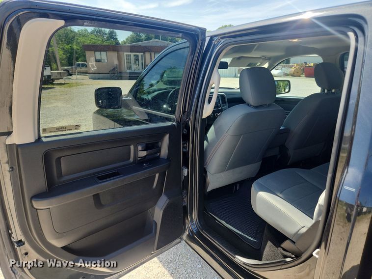 image for item LX9682 2016 Dodge Ram 1500  Crew Cab pickup truck