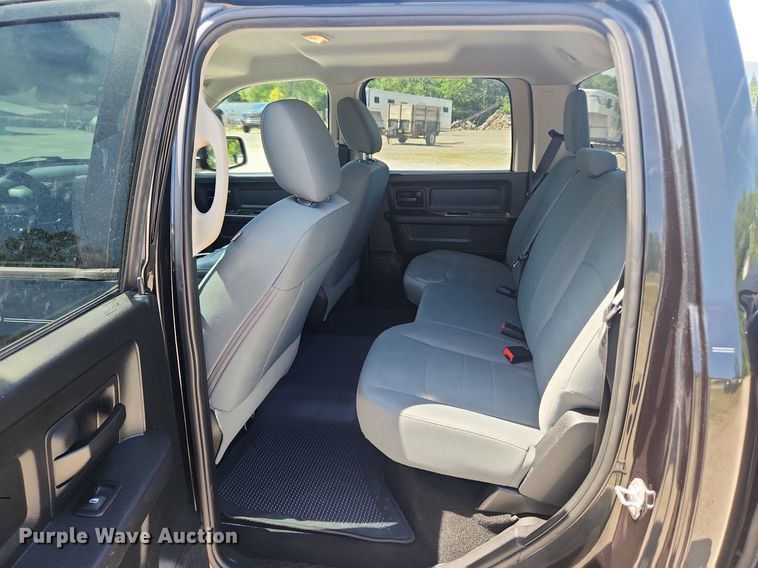 image for item LX9682 2016 Dodge Ram 1500  Crew Cab pickup truck