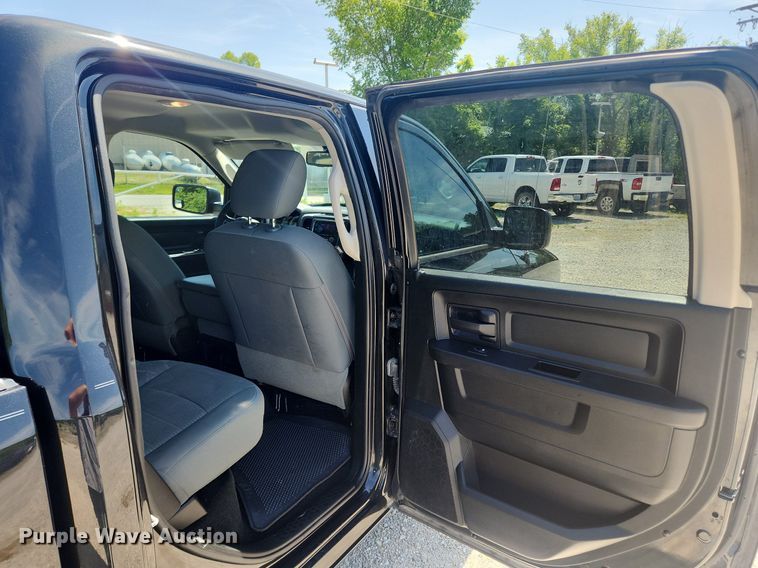 image for item LX9682 2016 Dodge Ram 1500  Crew Cab pickup truck