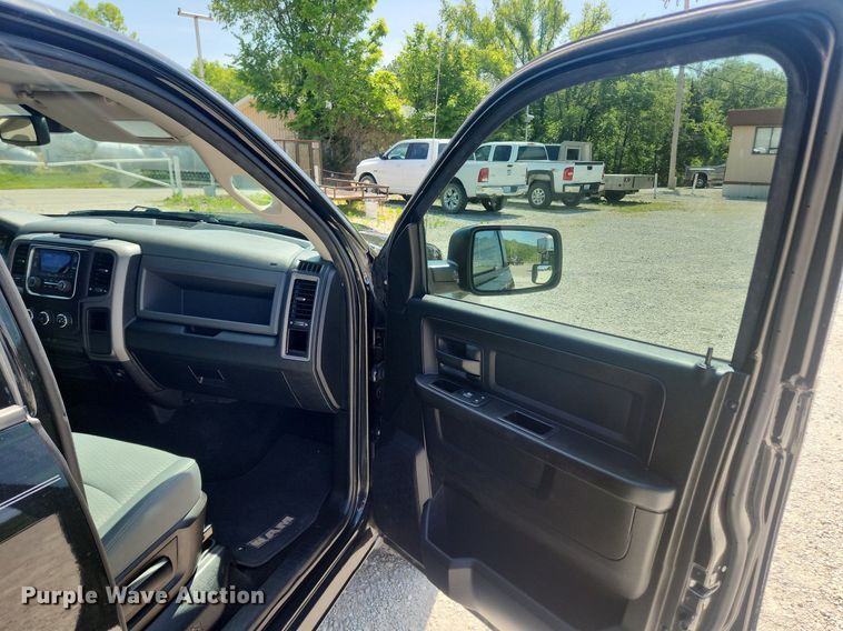 image for item LX9682 2016 Dodge Ram 1500  Crew Cab pickup truck