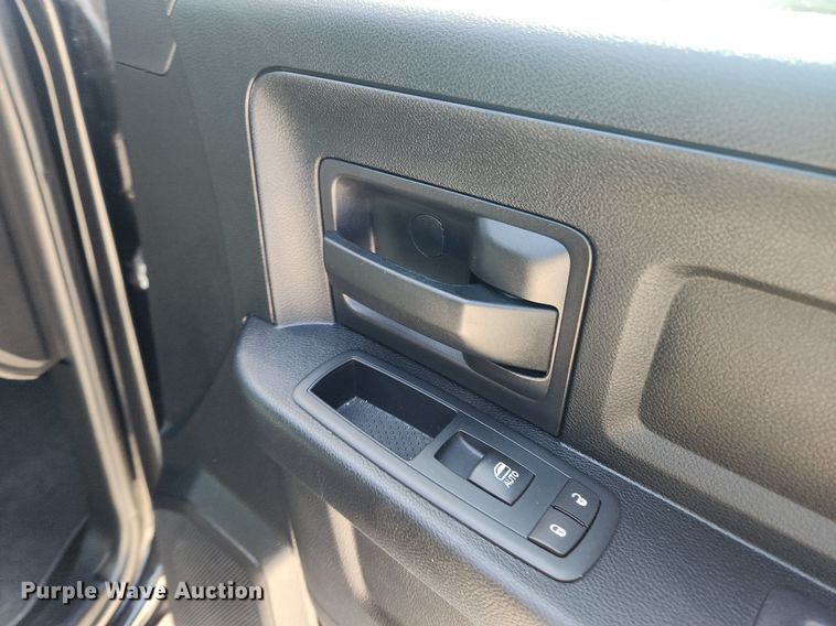 image for item LX9682 2016 Dodge Ram 1500  Crew Cab pickup truck