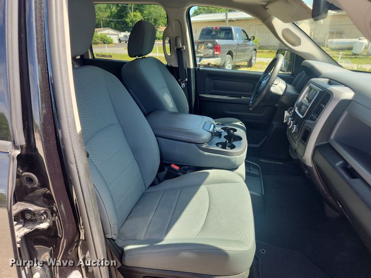 image for item LX9682 2016 Dodge Ram 1500  Crew Cab pickup truck