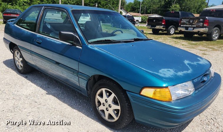 image for item LX9685 1996 Ford Escort LX