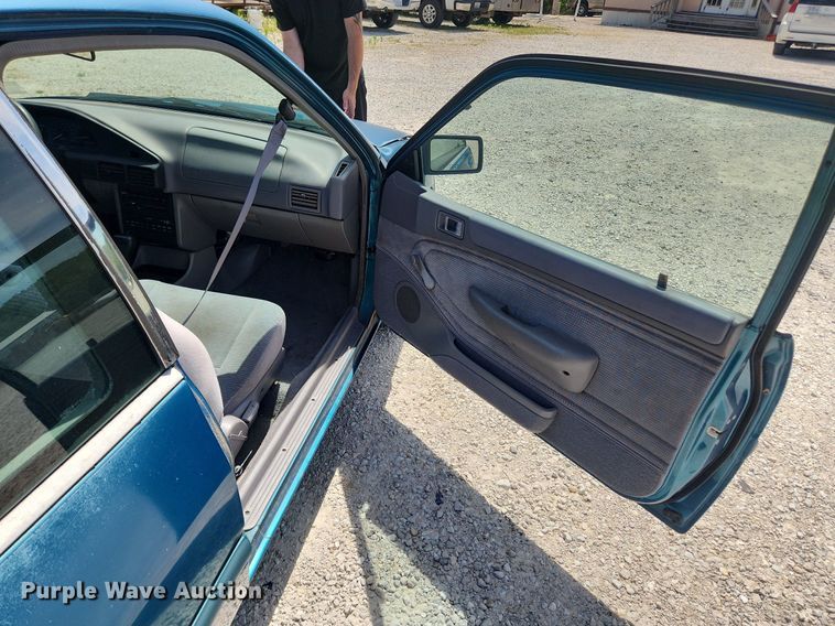 image for item LX9685 1996 Ford Escort LX