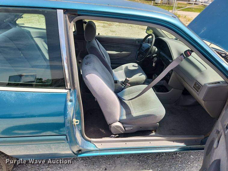 image for item LX9685 1996 Ford Escort LX